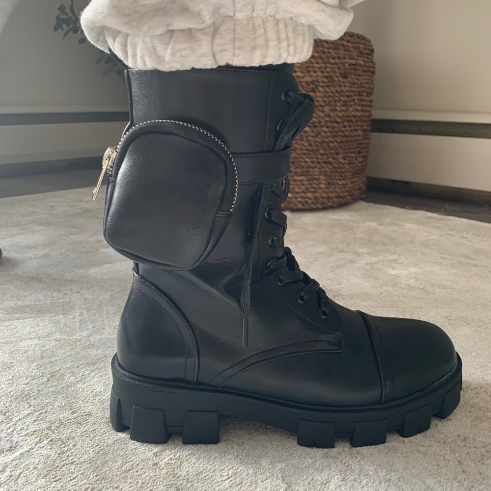 BRAND NEW Boots with pocket detail